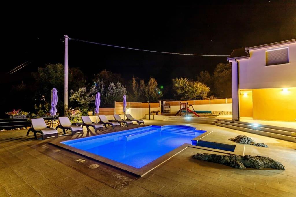 Villa in Omiš inland/4 stars+heated pool photo 2