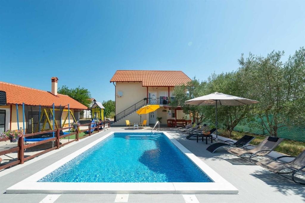 Holiday house Vesna with pool photo 1