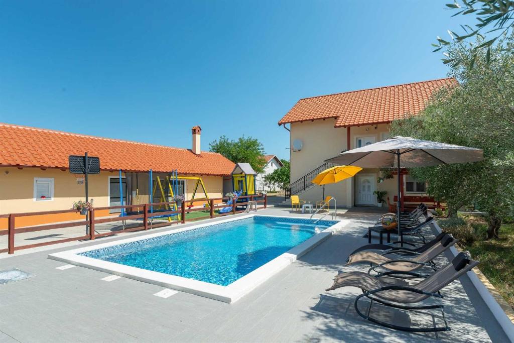 Holiday house Vesna with pool photo 2