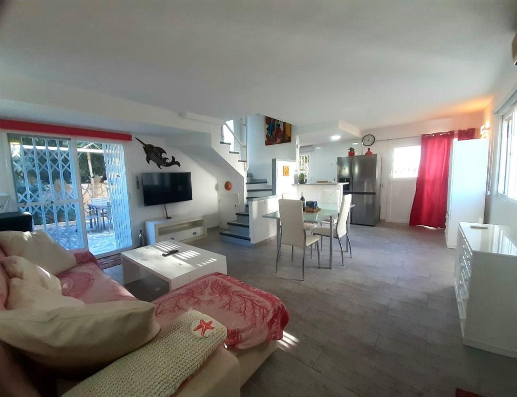 House in the center of albir, 2 min walk from the beach photo 2
