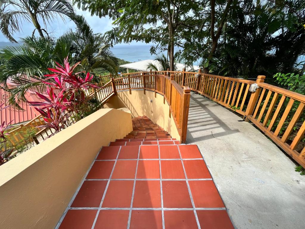 Stunning 4-Bed Villa in Gros Islet St Lucia photo 3