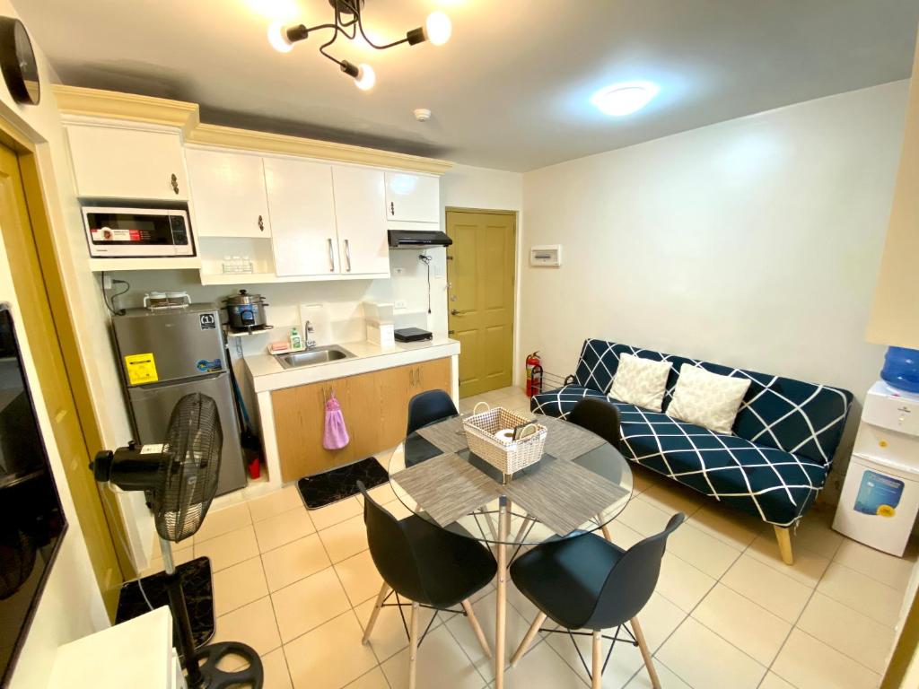 2BR condo within the city! w/ Pool, WIFI & Netflix photo 2