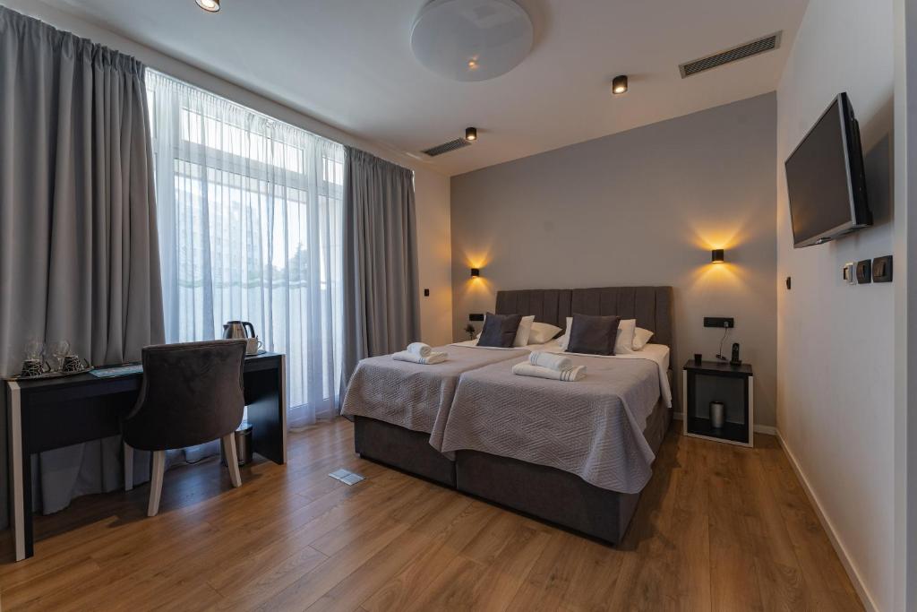 Sky & Sun Luxury Rooms with private parking in the garage photo 4