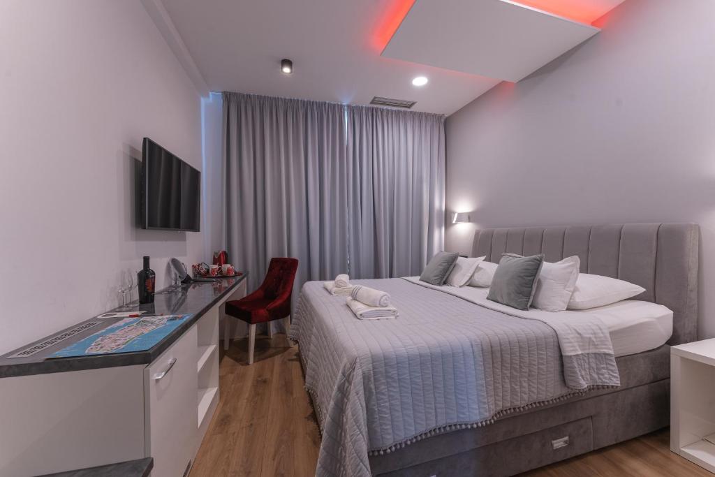 Sky & Sun Luxury Rooms with private parking in the garage photo 3
