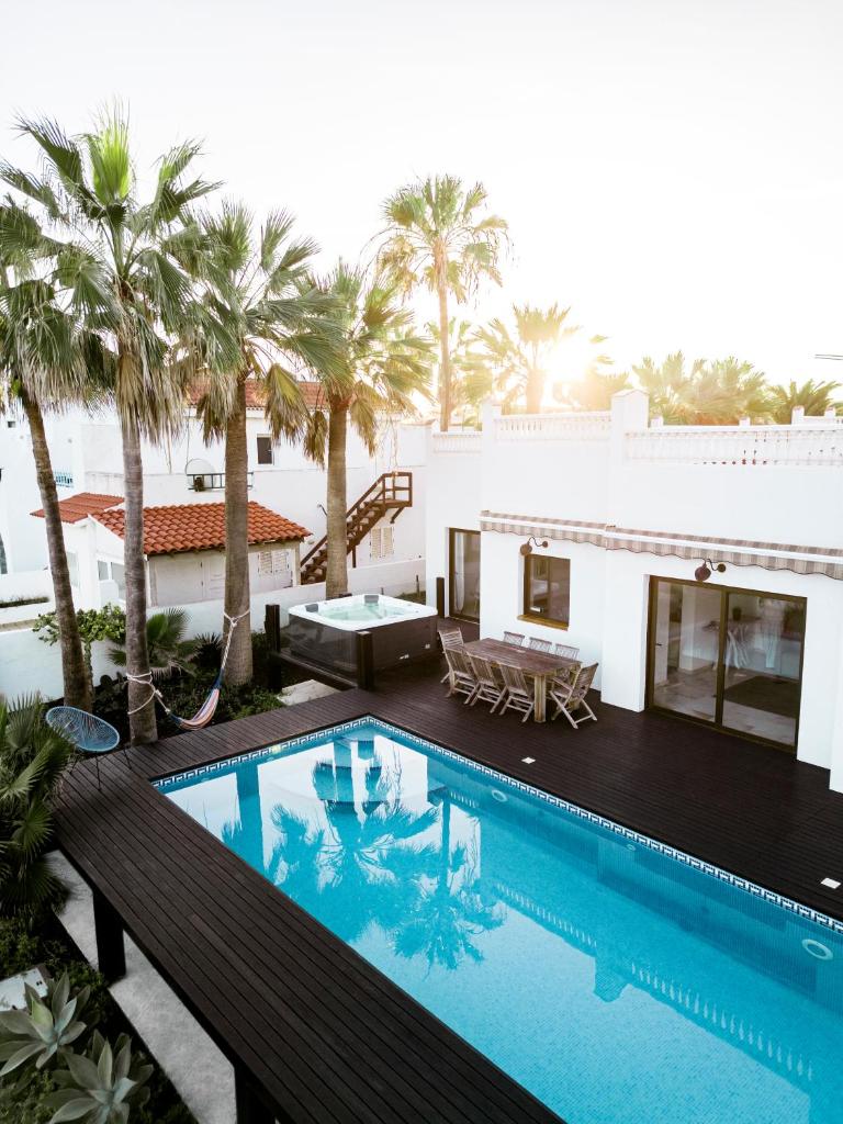 Villa Los Flamencos by Veaco- Beachfront & pool photo 4