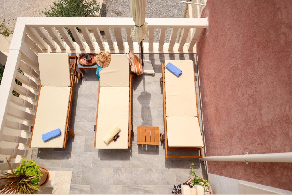 Apartment Valentina - private pool,200m from beach photo 3