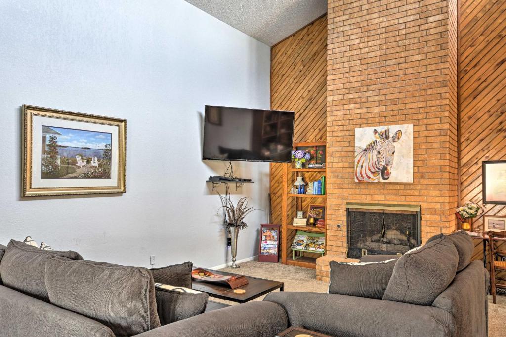 Lubbock Townhome with Grill Near TTU and Downtown! photo 4