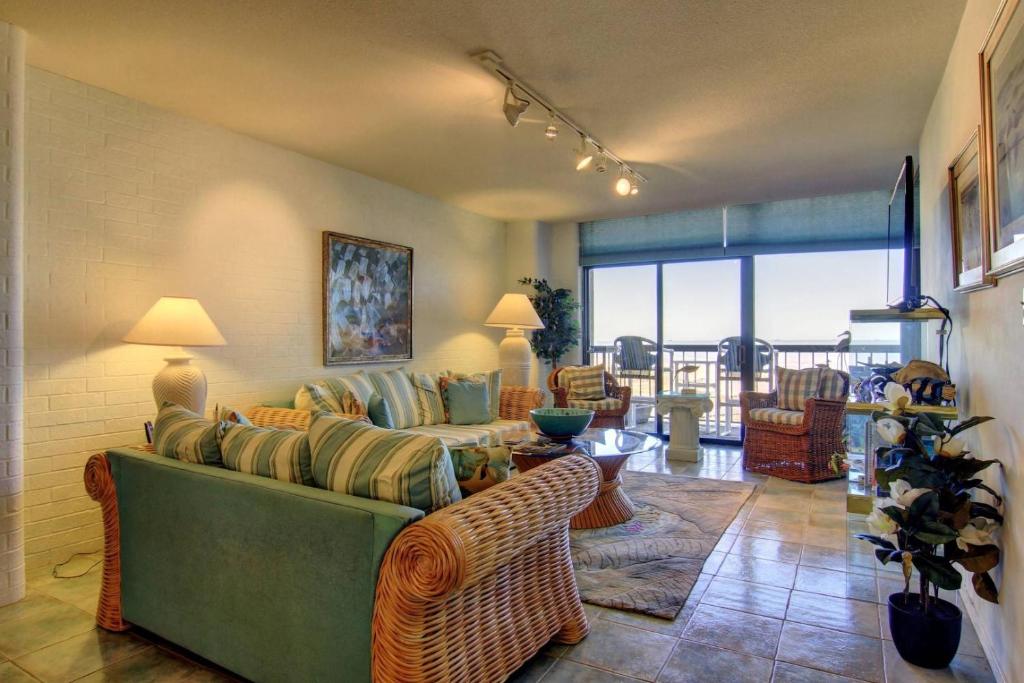 Relax with a Fabulous Ocean View and Ocean Sounds in This 2 Bedroom 2 Bath with Den image