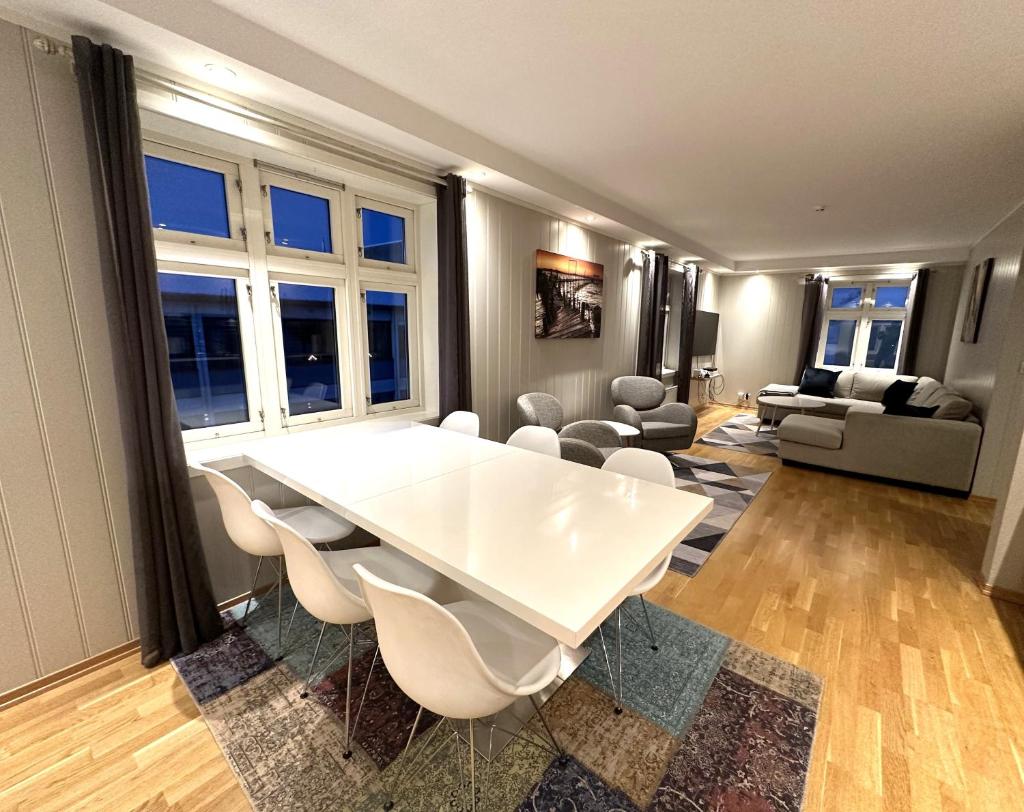 Stetind - Modern apartment with free parking photo 2