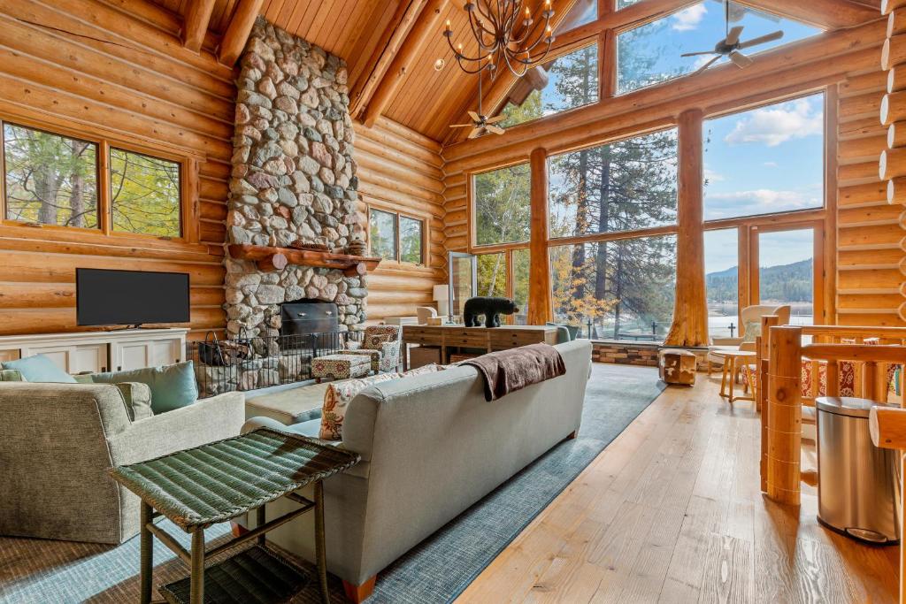 Willow Cove Log Cabin photo 2