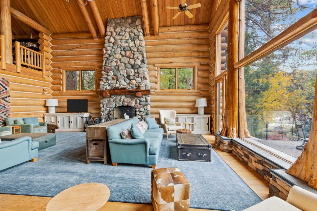 Willow Cove Log Cabin photo 3