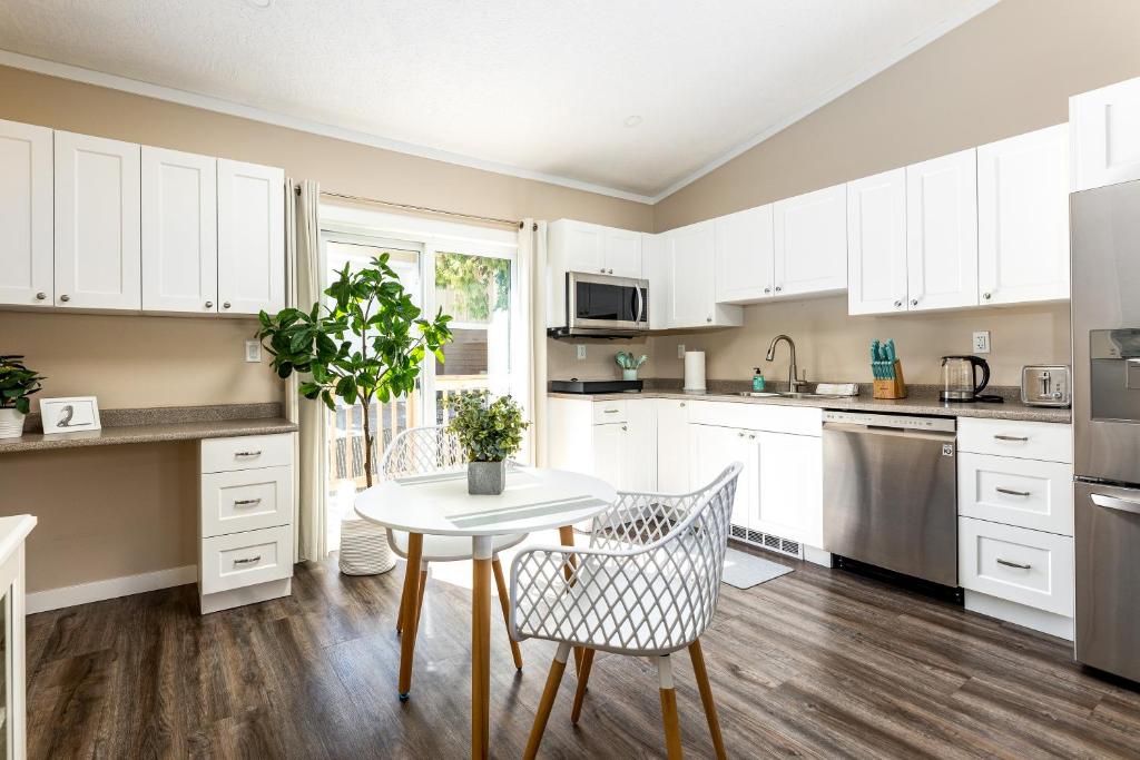 Seascape Suite by IRIS PROPERTIES! photo 1