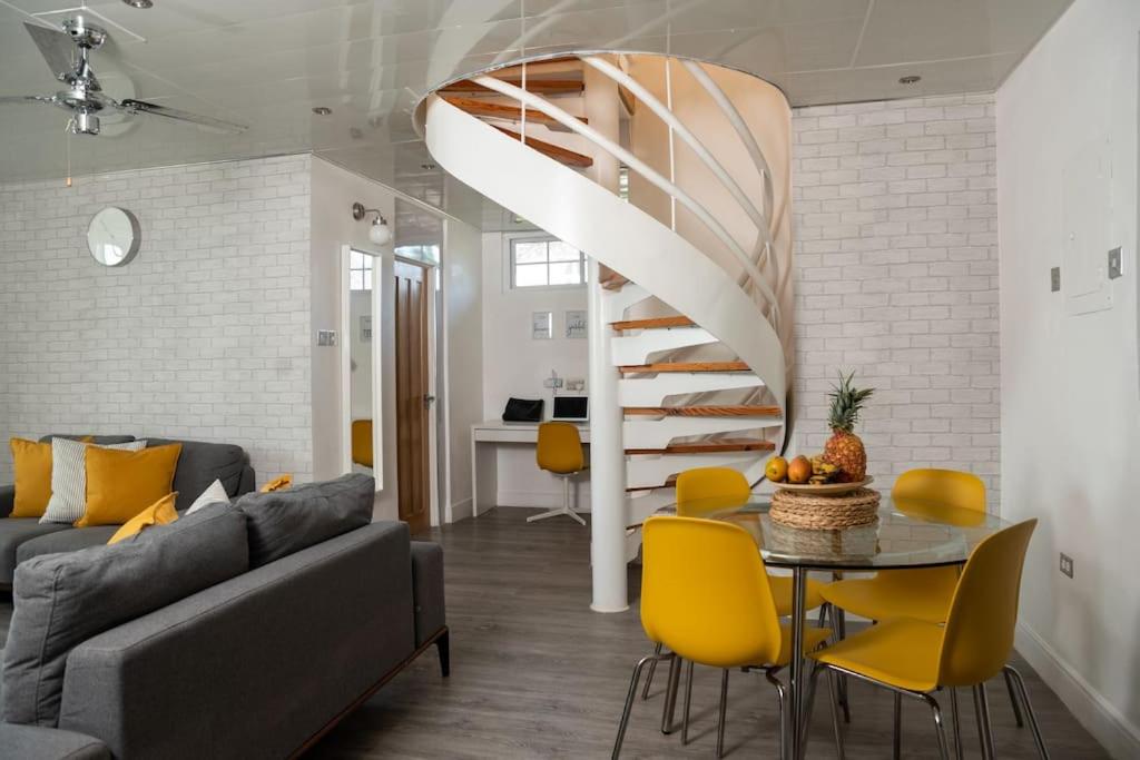 Loveable BeachFront Penthouse 3