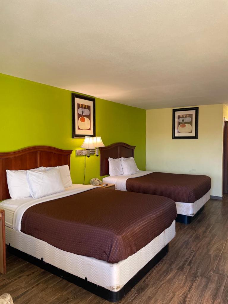 Linder Motor Lodge image