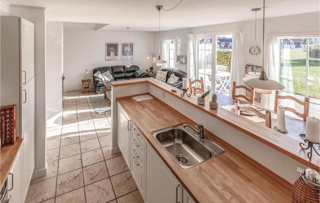 Stunning Home In Brenderup Fyn With 3 Bedrooms, Sauna And Wifi photo 4