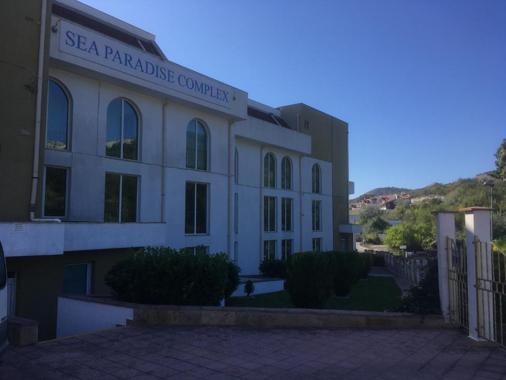Perfect Sea View One Bedroom Apartment with gate direct on the beach photo 2