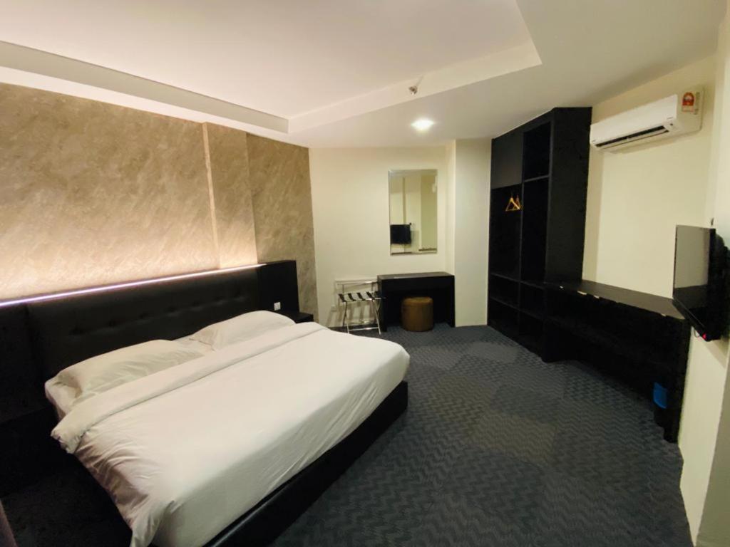 Just Hotel Batu Pahat - Tap to explore photos