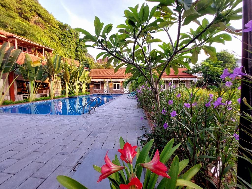 Ninh Binh Mountain Side Homestay & Cafe - Tap to explore photos