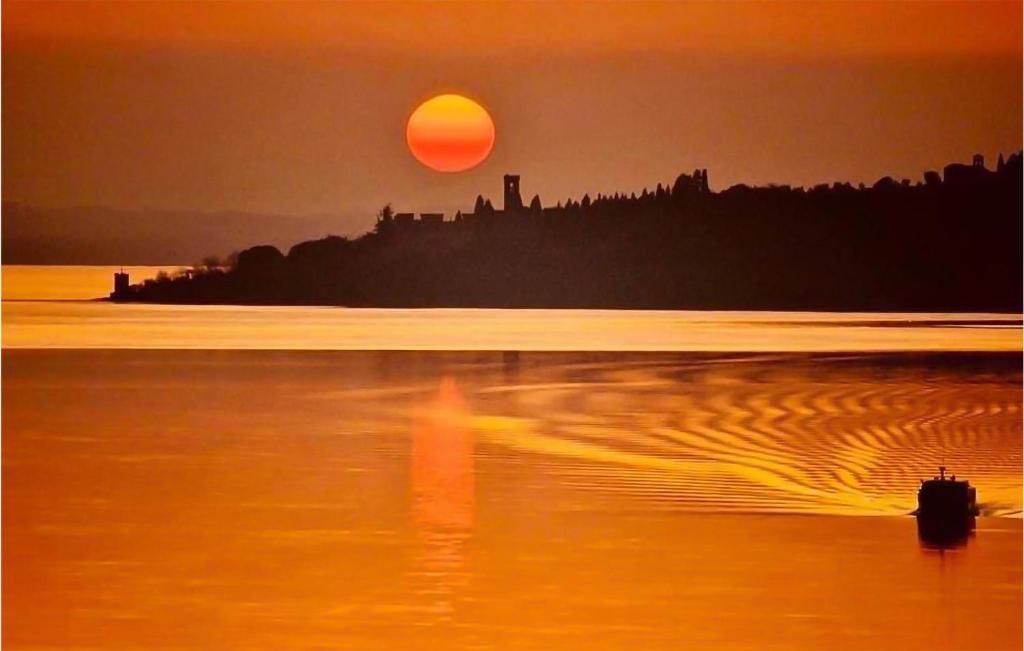 Awesome Caravan In Tuoro Sul Trasimeno With Outdoor Swimming Pool, 2 Bedrooms And Wifi photo 4