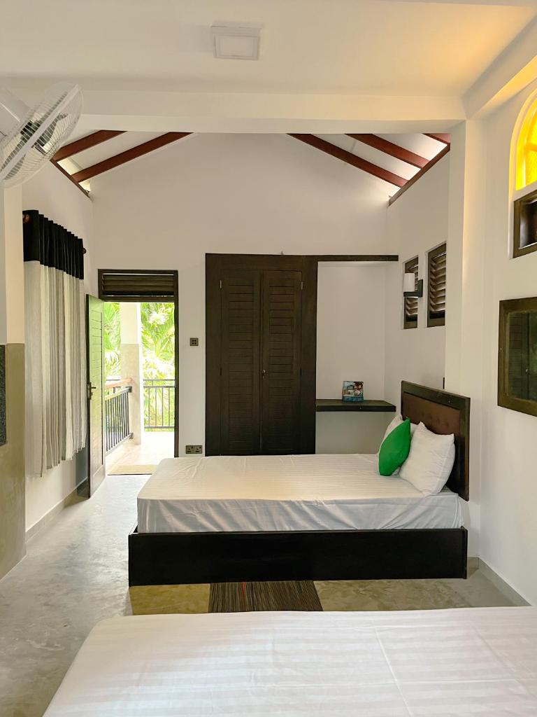 Tropical Vibes - Kathaluwa photo 1