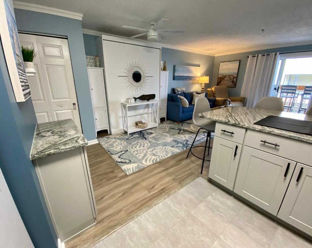 Marylander Condominiums, 90 steps from the beach photo 4