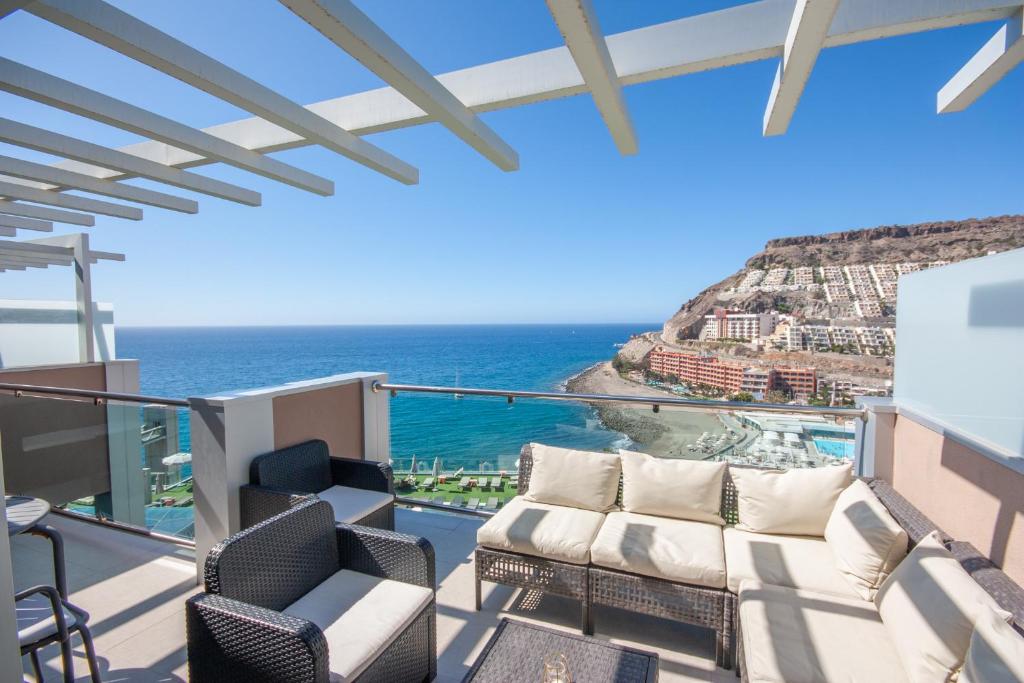 Superior 2 bedroom penthouse, almost on the beach. photo 1