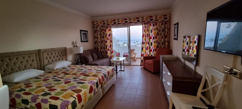 Private Furnished One-Bedroom Apartment at Domina Coral Bay - Block 34