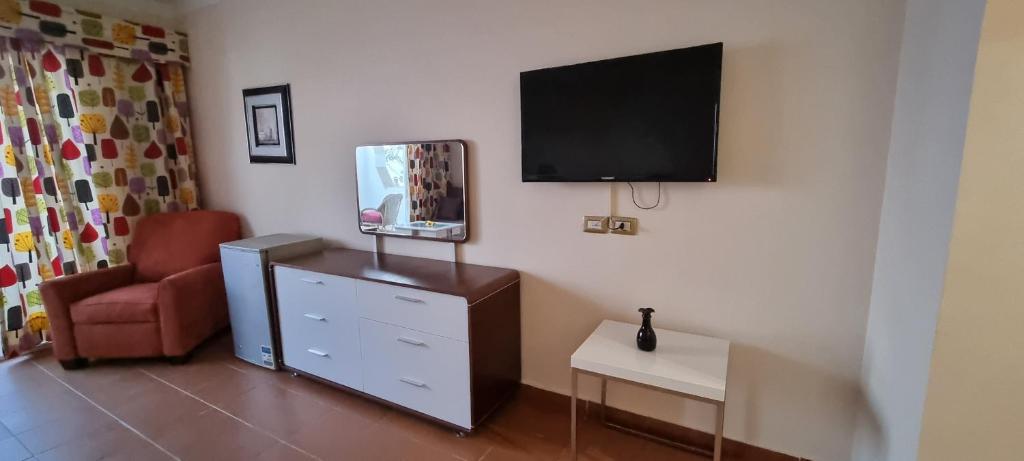 Private Furnished One-Bedroom Apartment at Domina Coral Bay - Block 34 photo 2