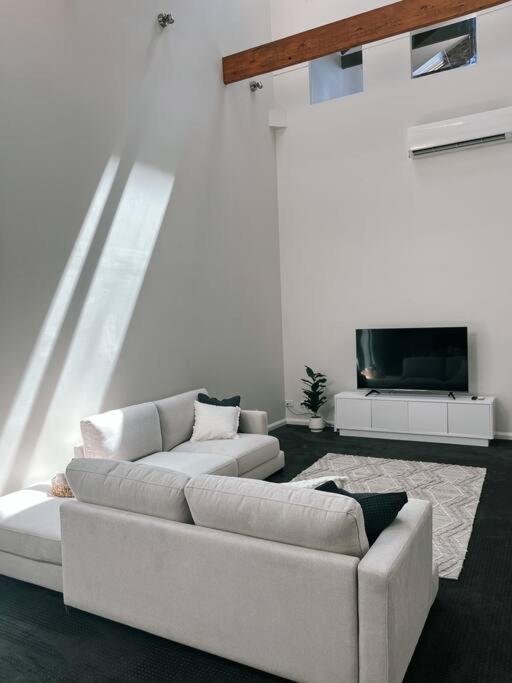 Bendigo Townhouse - Walk to the CBD photo 3