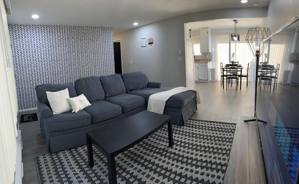 Hidden Gem! Spacious, Private, and Convenient Units Off River Road in Puyallup image