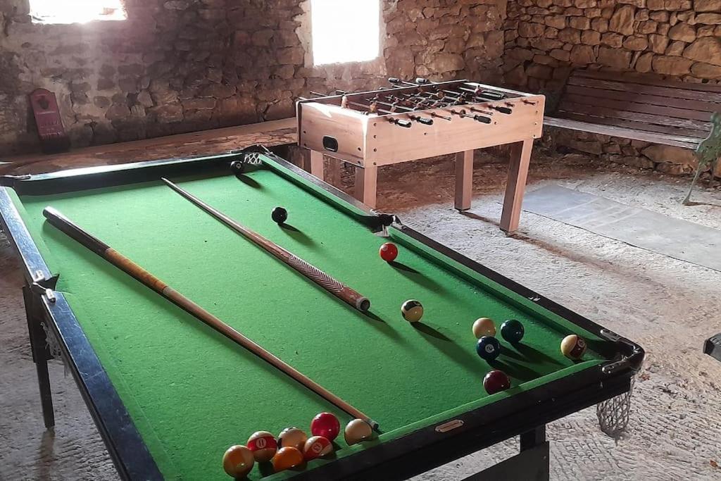 Two Hoots - farmhouse with summer pool. photo 2