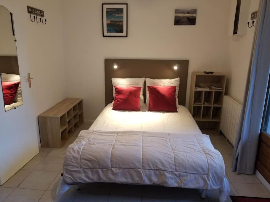 Studio de plain-pied avec terrasse tout proche mer photo 1