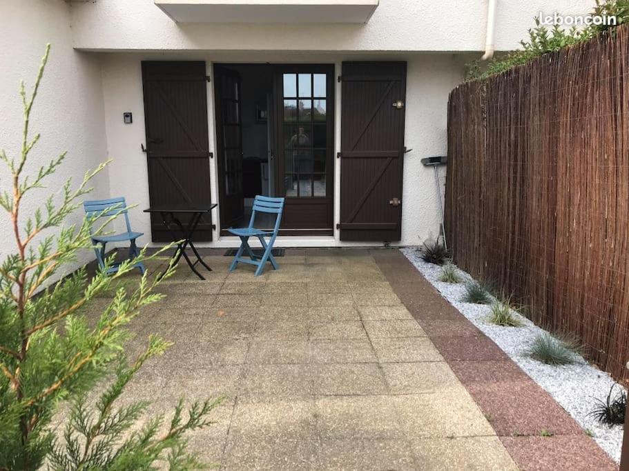 Studio de plain-pied avec terrasse tout proche mer photo 3