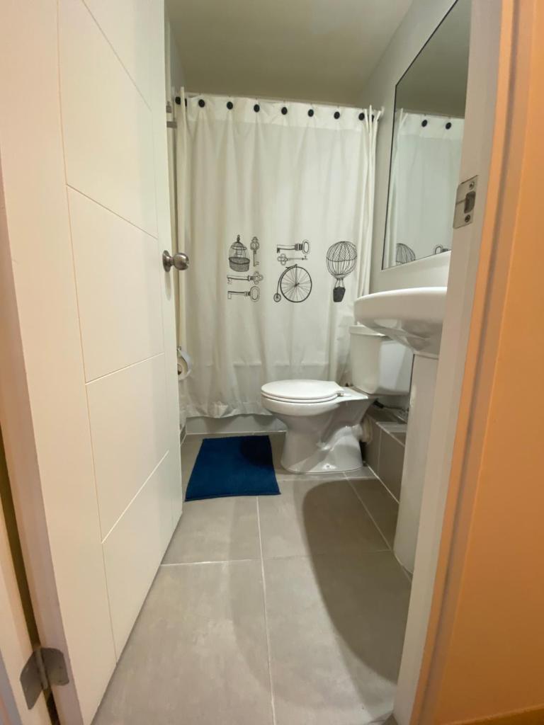 Habitación con baño privado en departamento photo 4