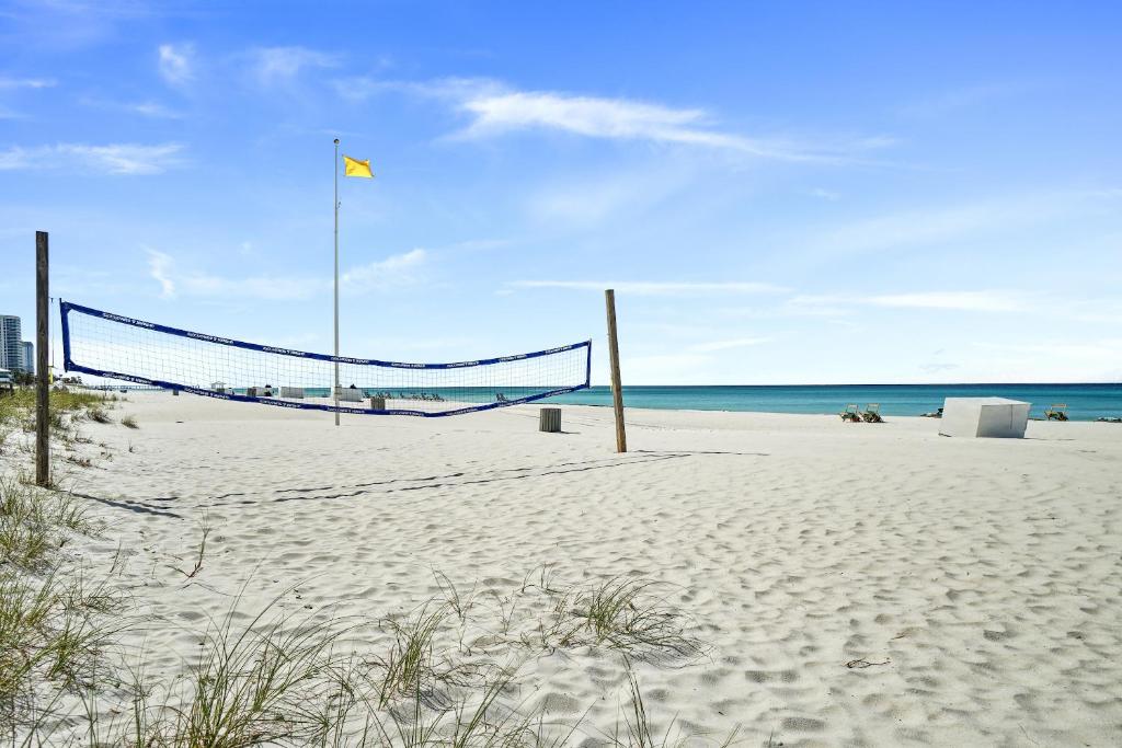 Emerald Isle by Panhandle Getaways - Tap to explore photos