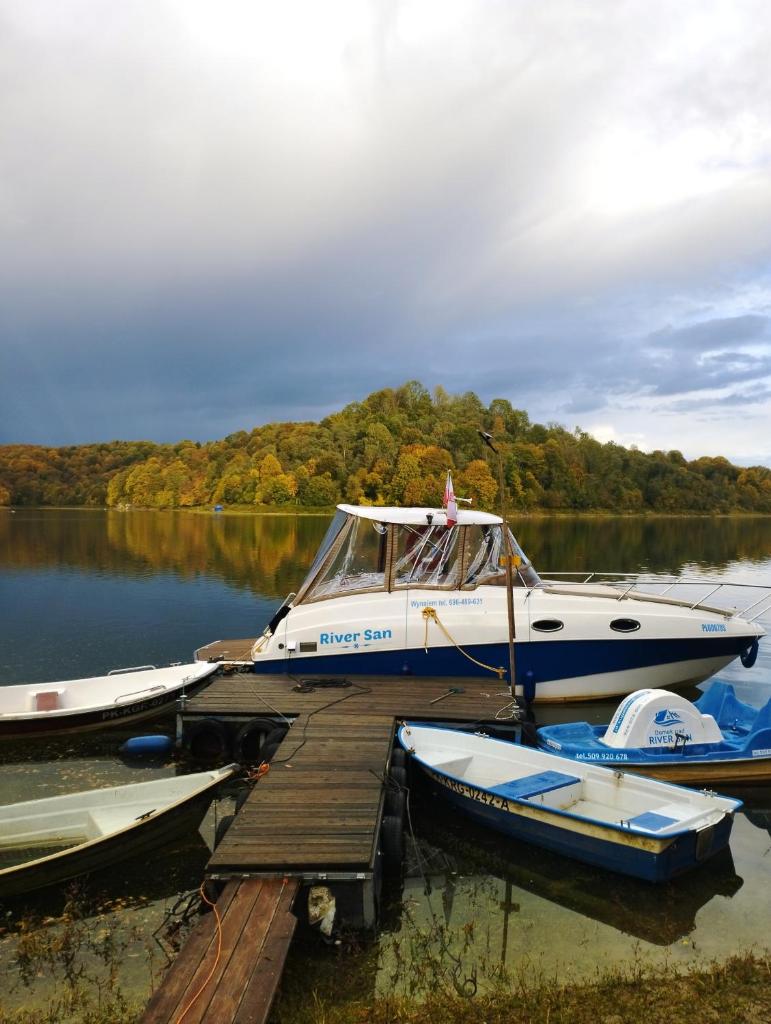 River San yacht photo 4