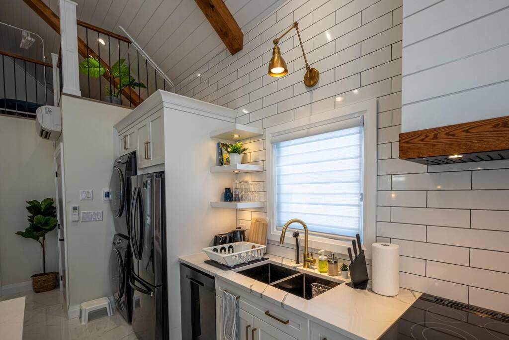 Kingsdale Designer Tiny House with Tesla Charger photo 4