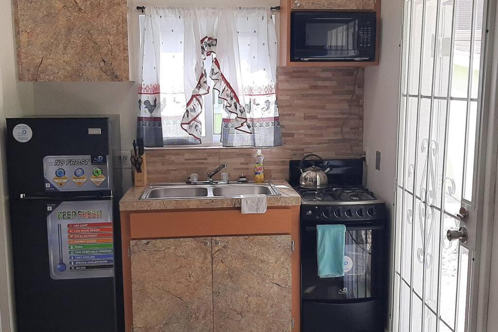 Budget & Basic in Local Neighborhood, 7min Drive to Downtown Nassau Beach Paradise photo 2