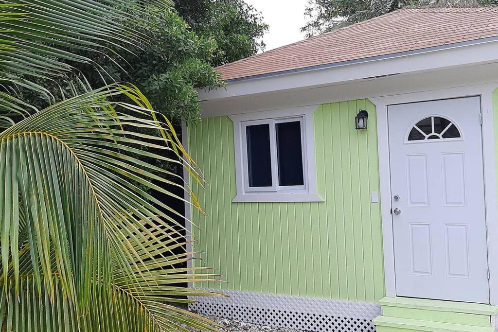Budget & Basic in Local Neighborhood, 7min Drive to Downtown Nassau Beach Paradise photo 3