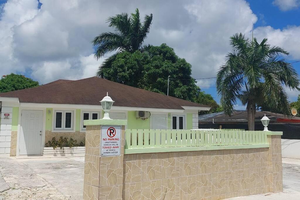 Budget & Basic in Local Neighborhood, 7min Drive to Downtown Nassau Beach Paradise photo 4