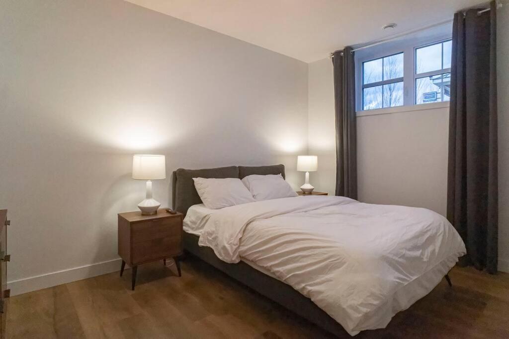 883 suite 102 Bromont Vieux Village 2cac , foyer photo 4