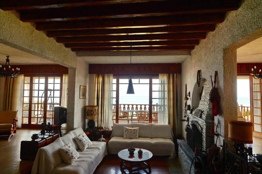 Antorina Grande beachfront house photo 4