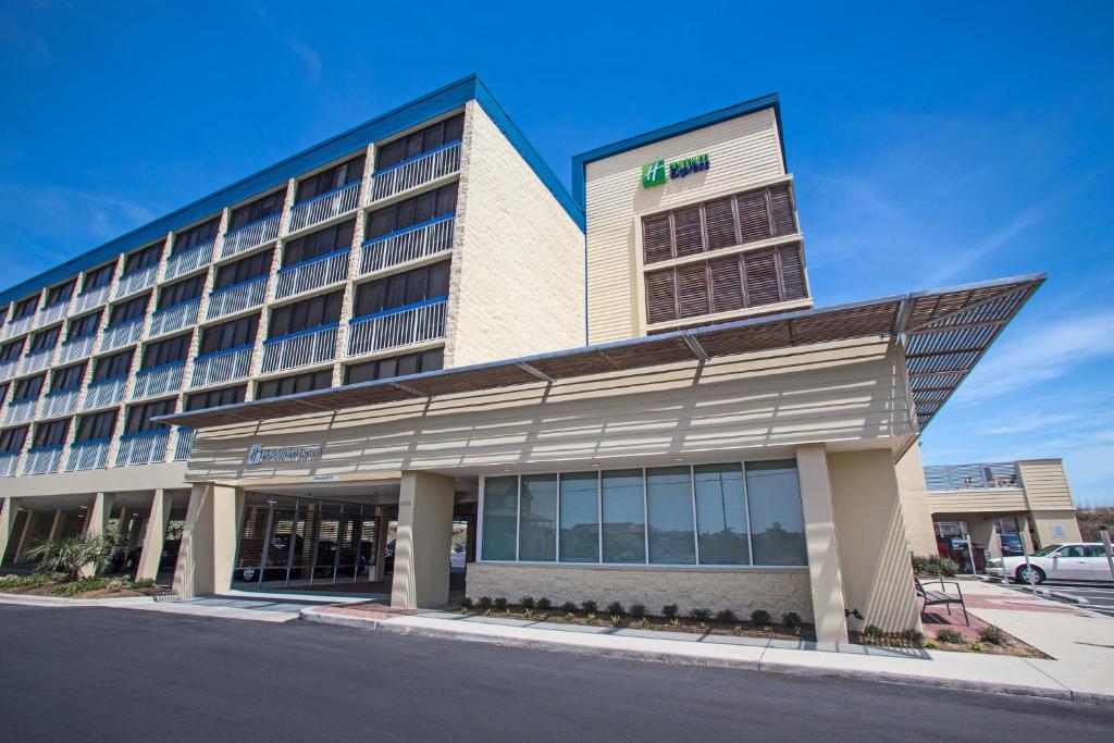 Holiday Inn Express Nags Head Oceanfront, an IHG Hotel image