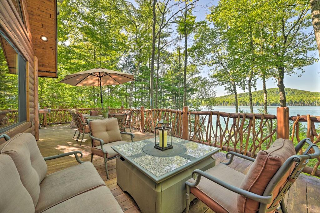 Dreamy Cabin Steps to Thumb Lake Swim and Fish photo 1
