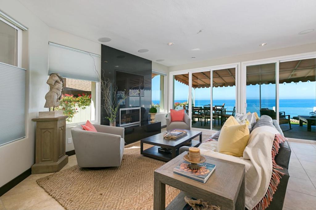 OCEANFRONT BEACHHOUZ photo 4