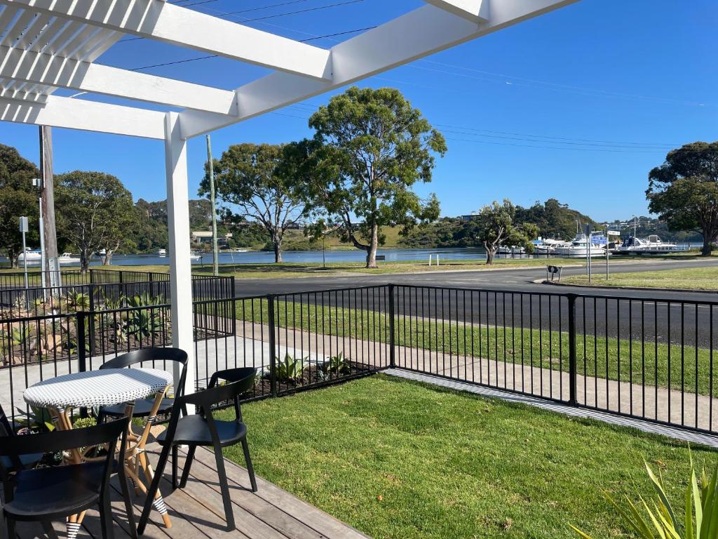 4BR Waterfront - Skippers Quarterdeck photo 1