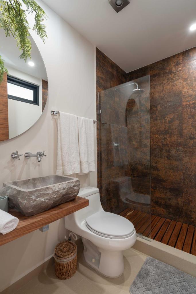 Queen Bed Suite, Infinity pool & gym, fast Wifi, Nespresso & Netflix photo 4