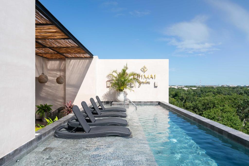 Queen Bed Suite, Infinity pool & gym, fast Wifi, Nespresso & Netflix