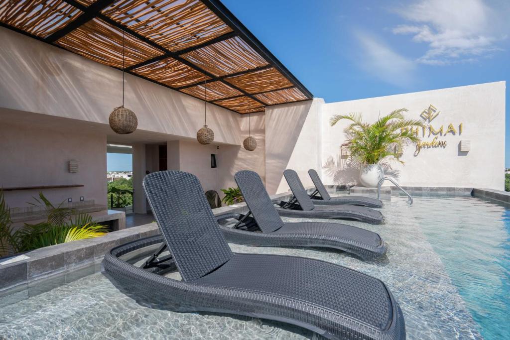 Queen Bed Suite, Infinity pool & gym, fast Wifi, Nespresso & Netflix photo 3