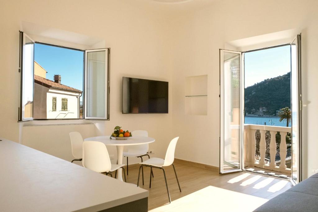 Noliday Riviera Sea View Luxury Apartment photo 1